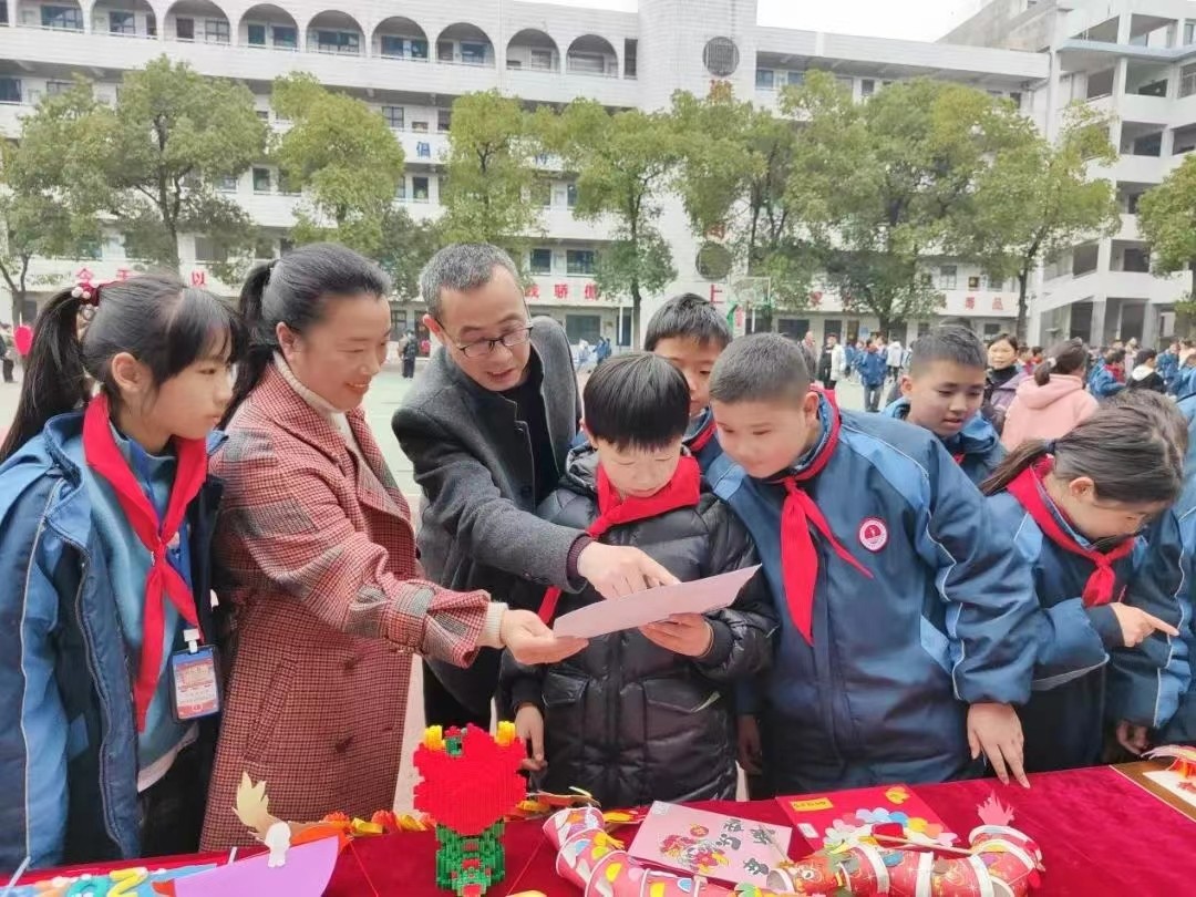 城区第一完全小学举行德育实践作业展示