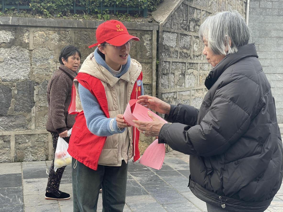 弘扬雷锋精神　志愿服务在心