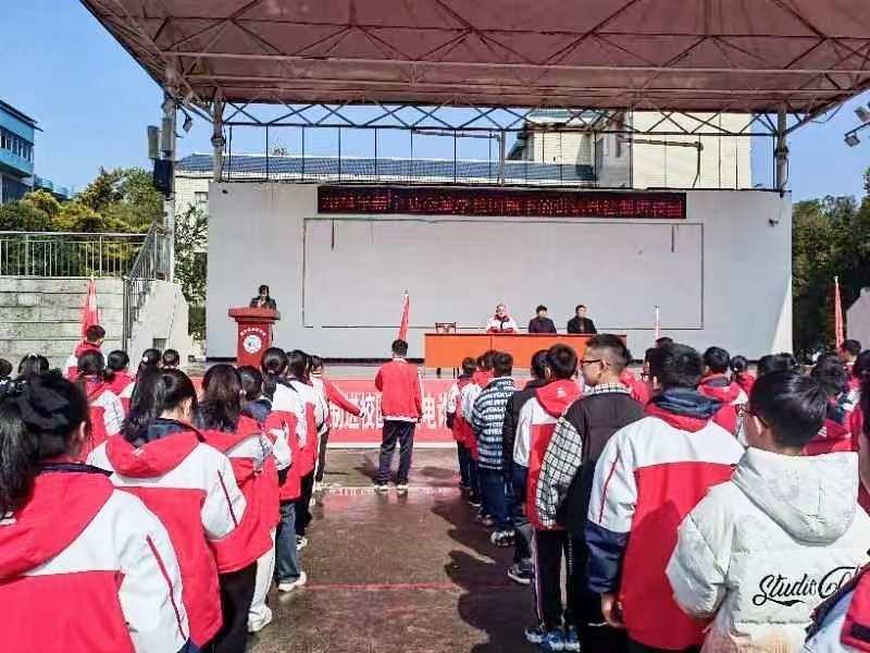 法制教育进校园 ，保驾护航助成长