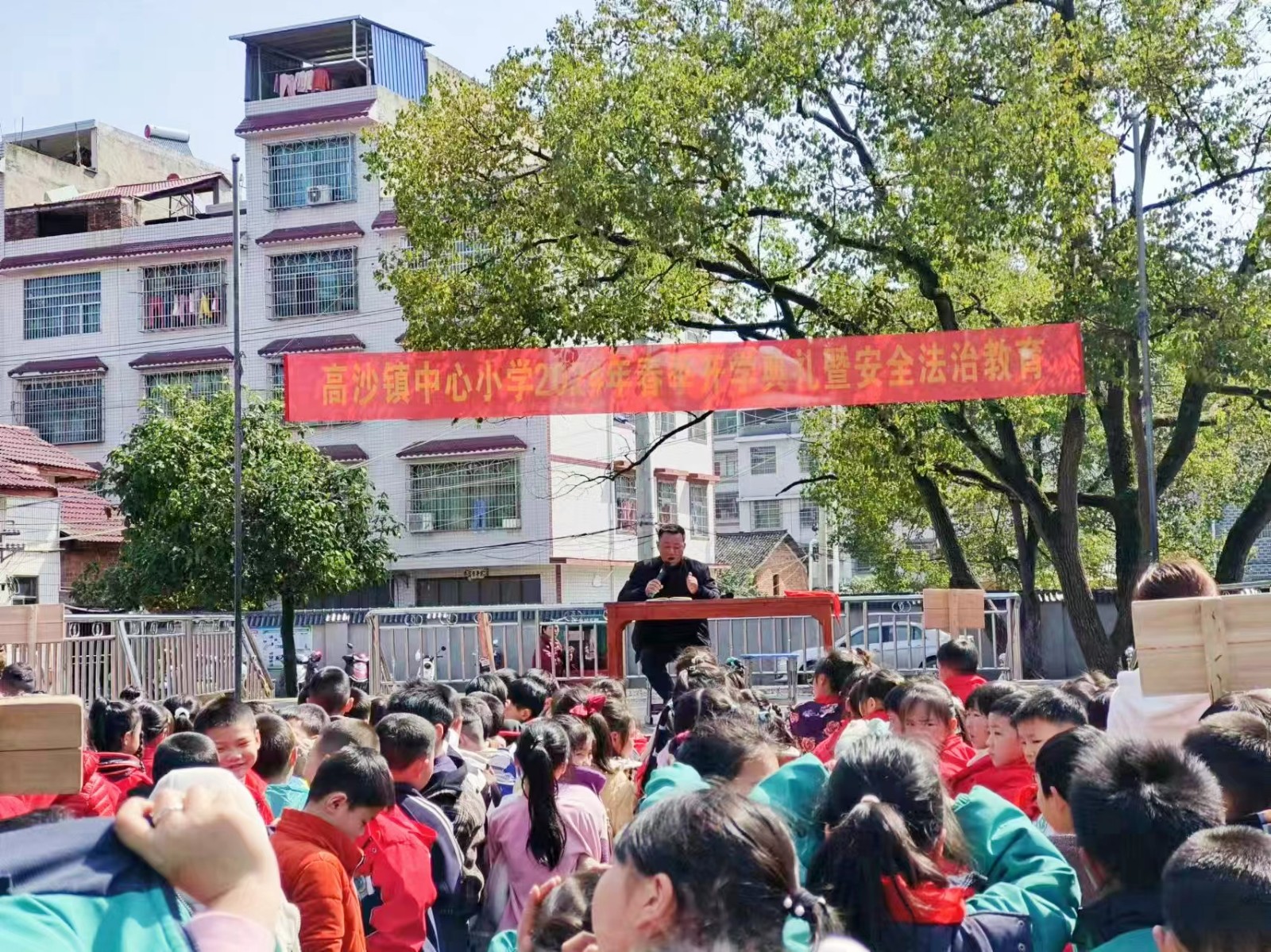 高沙镇中心小学举行“国旗下讲话”主题教育