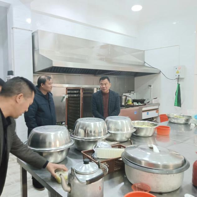 安全检查排隐患，细致落实护校园