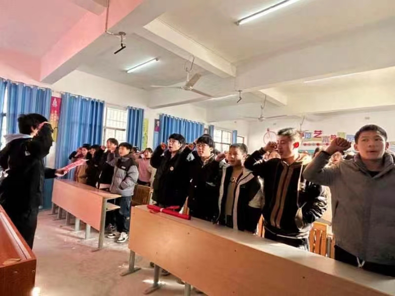 新宁县崀山镇崀山学校 举行中考百日誓师会