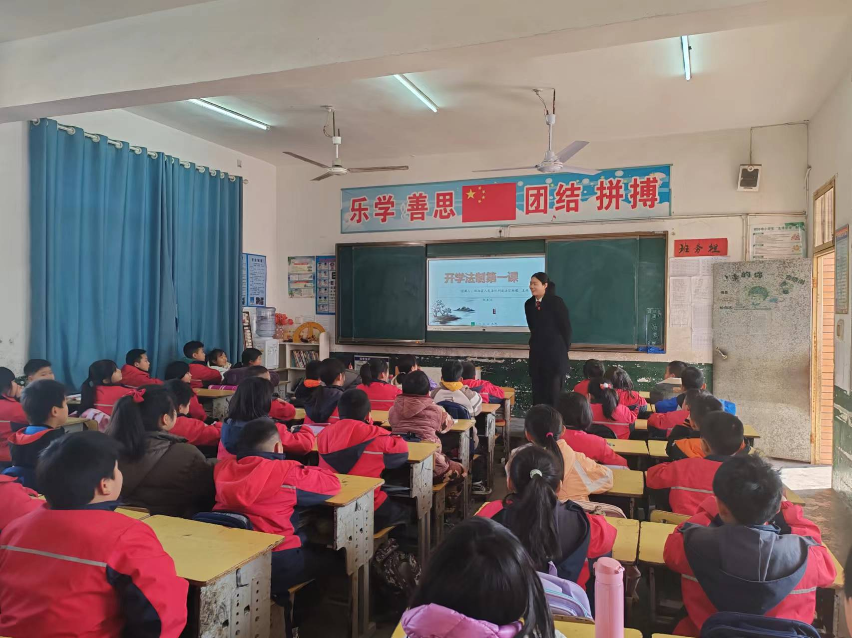 筑牢法治基石，护航成长之路