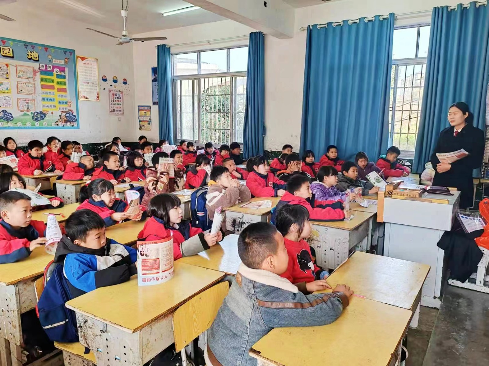 筑牢法治基石，护航成长之路