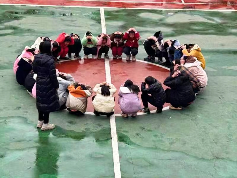 塘田市镇双井学校开展消防安全疏散演练