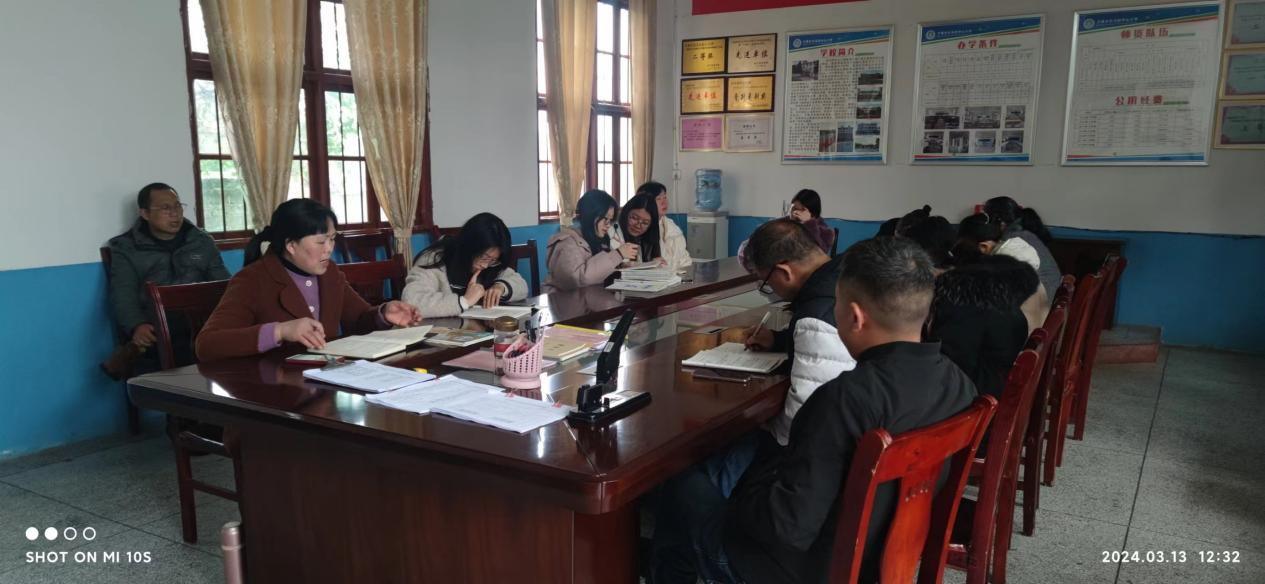 万塘乡白马田中心小学 召开师德师风建设专题工作会