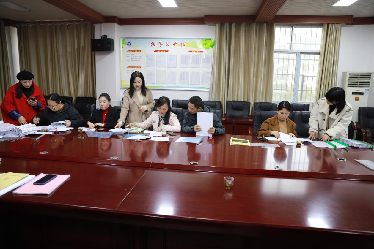 城区二小迎接宋家塘街道中心学校开学工作检查