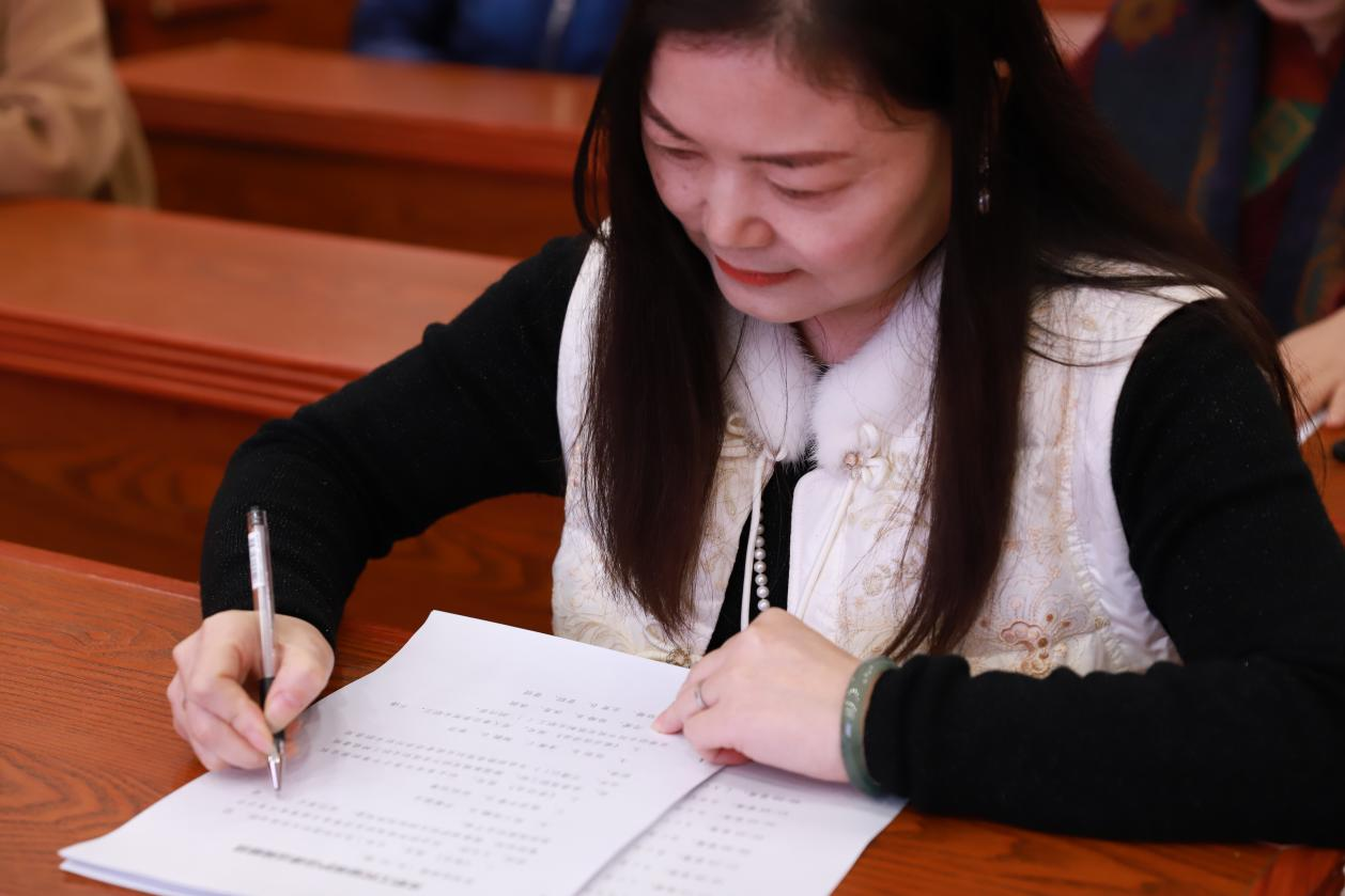 关爱巾帼，与法同行