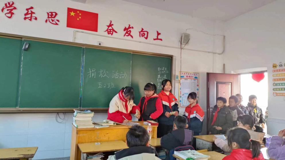 涓涓细流汇成海，点点爱心送真情