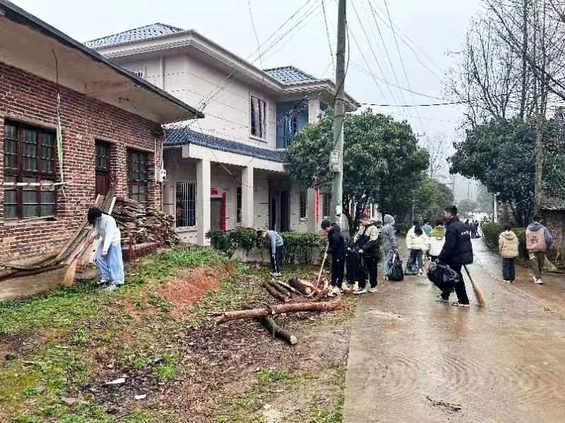 传承雷锋精神，绽放时代光芒