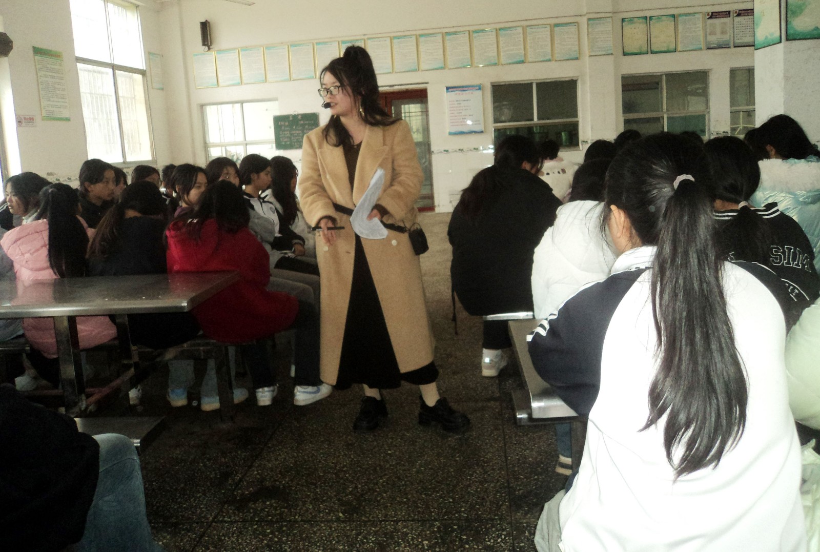 下花桥镇中学开展 “预防性侵 呵护青春” 女孩权益保护讲座