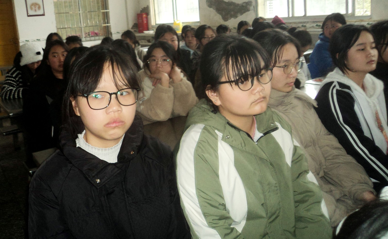 下花桥镇中学开展 “预防性侵 呵护青春” 女孩权益保护讲座