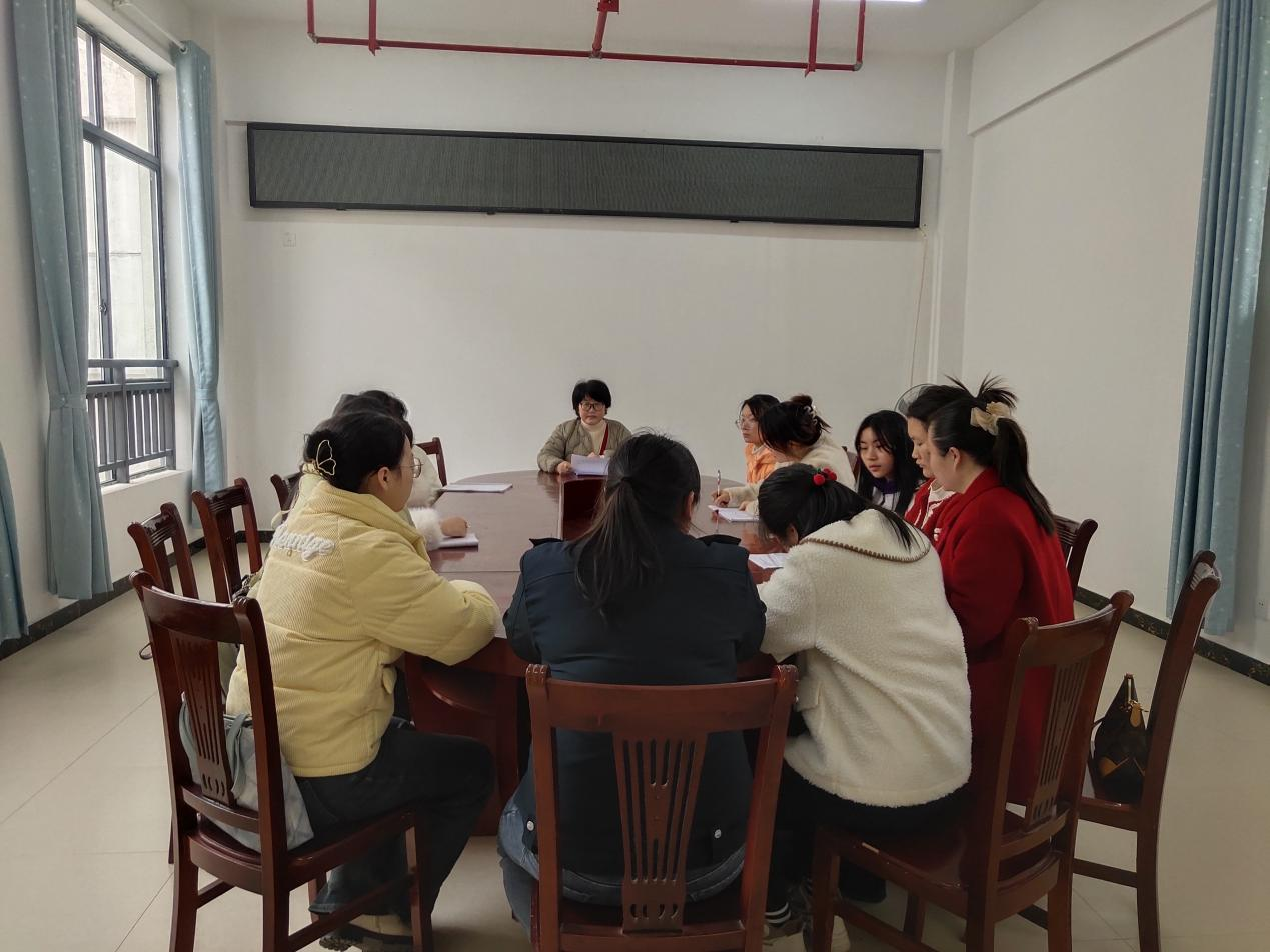 白沙中心幼儿园召开师德师风专项整治会