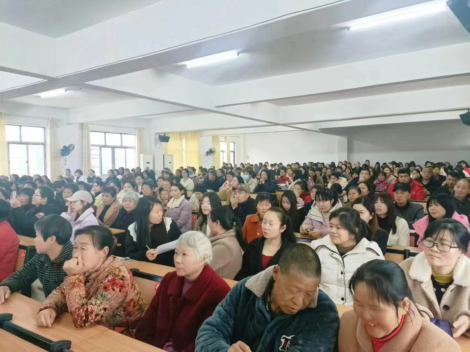 高沙镇中心小学开展“利剑护蕾 护航成长”