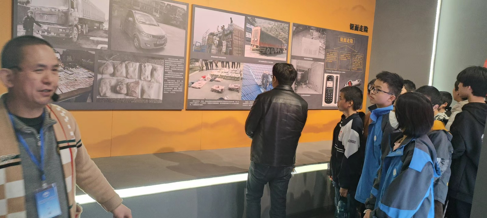 参观禁毒教育基地，深化禁毒教育理念