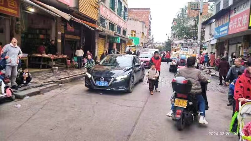 武冈市红星小学多措并举整治校园周边交通顽瘴痼疾