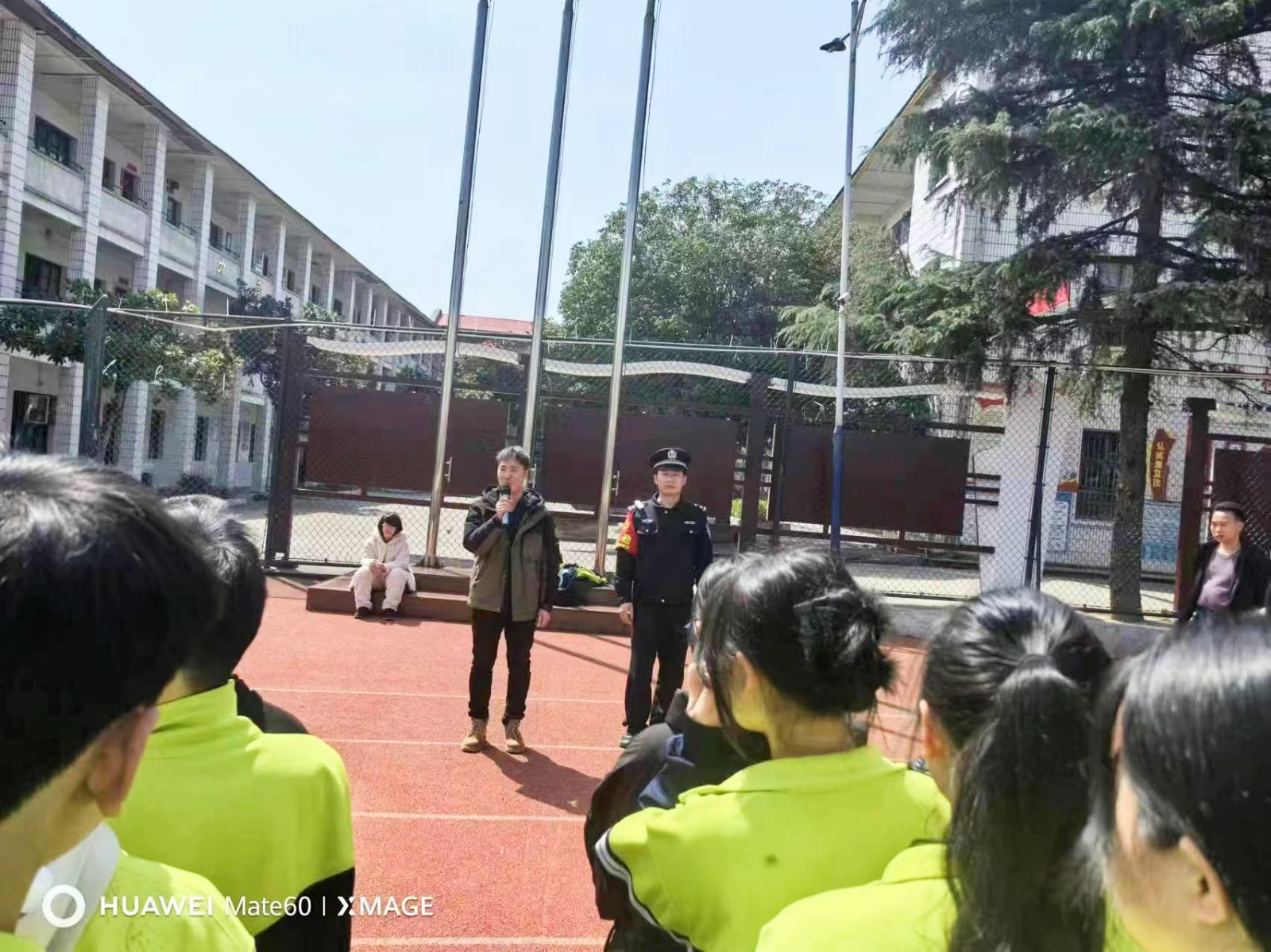 铁路知识进校园，爱路护路记心中