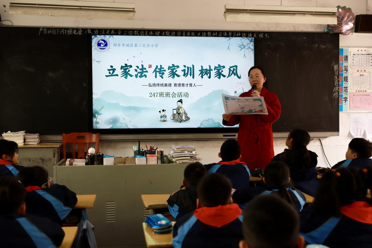 城区二小开展“好家风·好传承”主题宣传