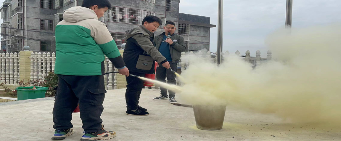 长铺中心小学开展消防安全疏散演练