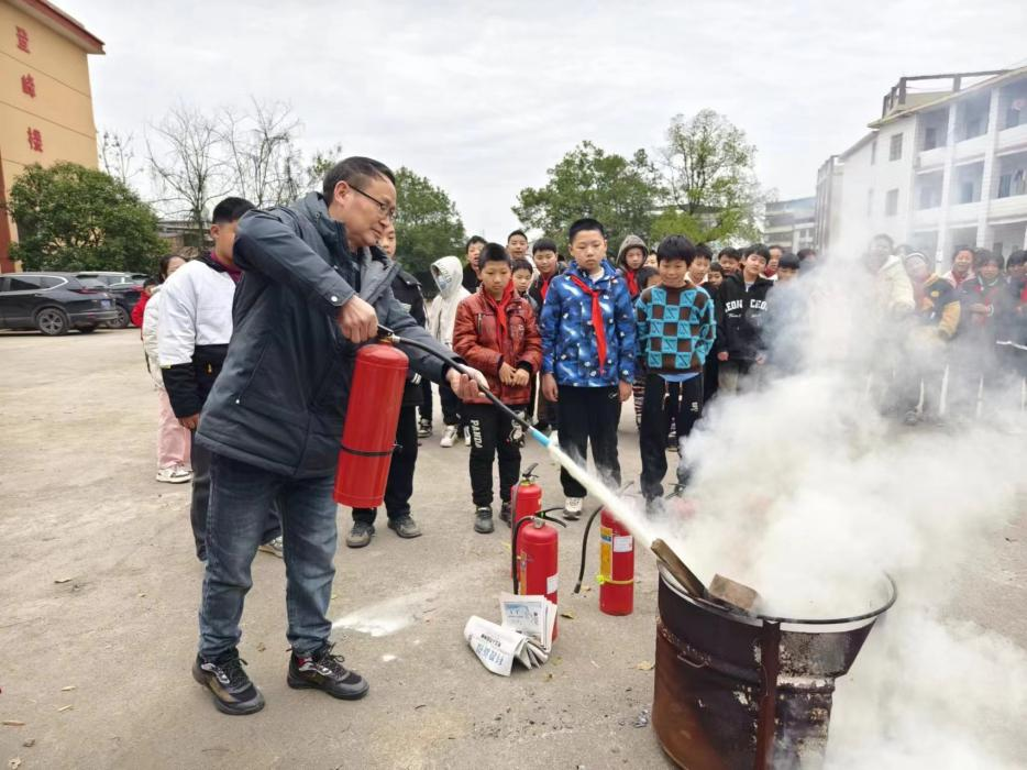 消防勤演练，防患于未“燃”