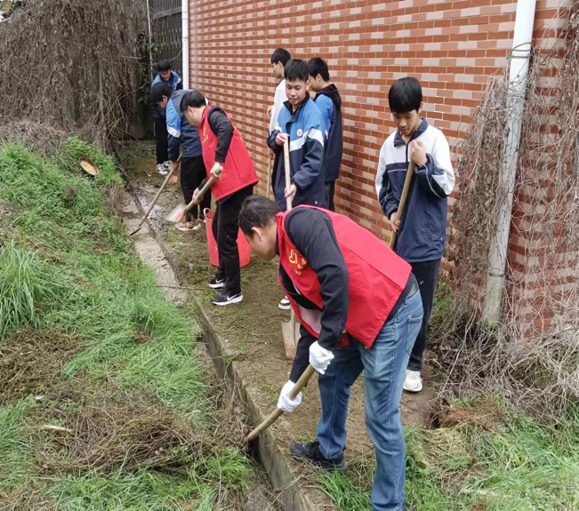 学雷锋助环保，党团携手共创美丽家园