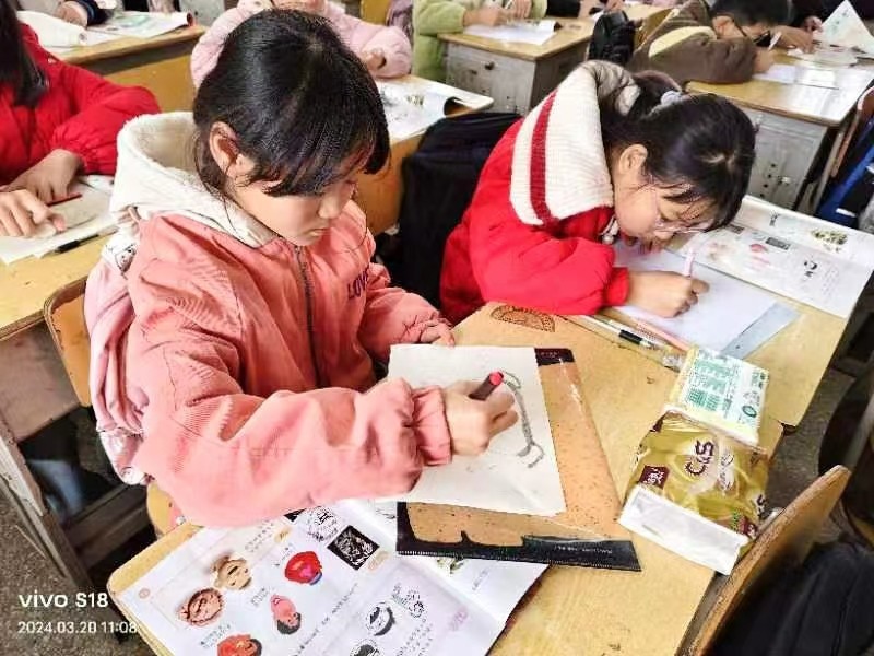 “美”育童心 “趣”促成长