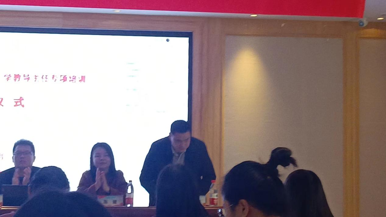 邵阳县教师发展中心举办“湘教关爱行”