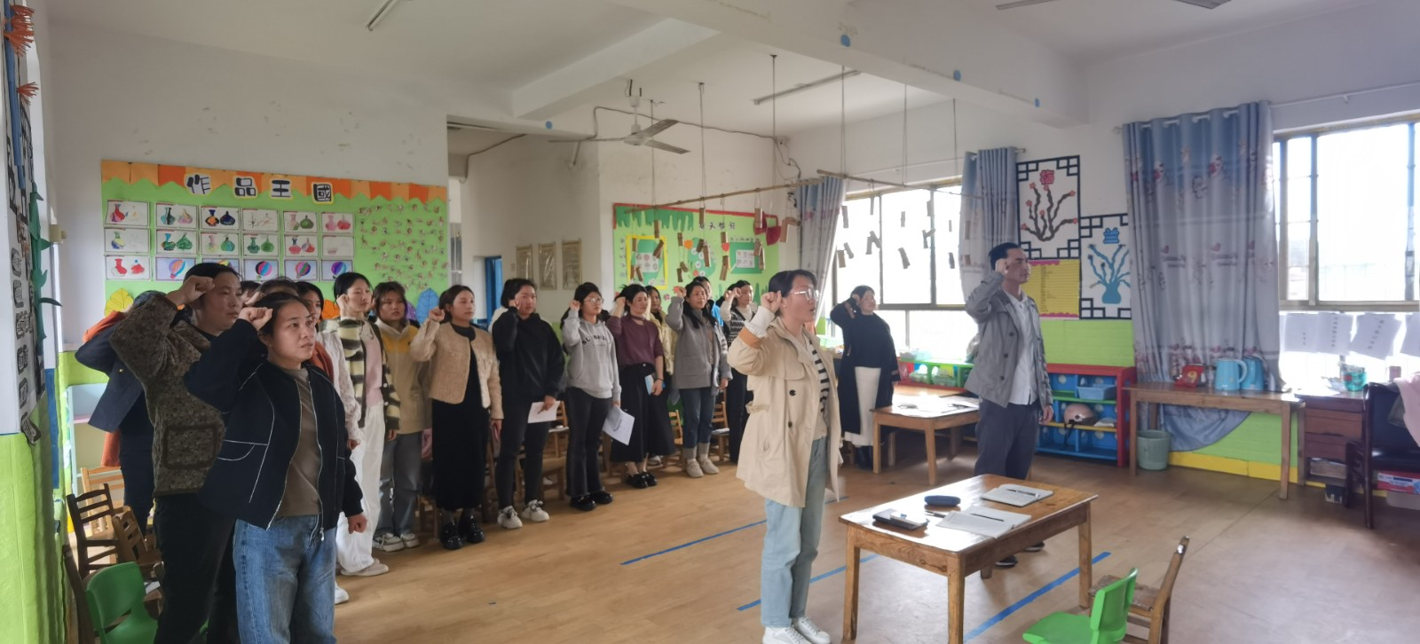 回龙寺镇中心幼儿园师德师风专项整治会