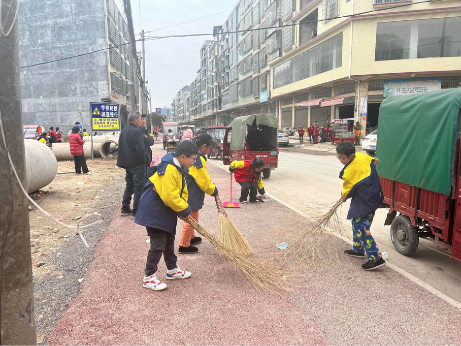 弘扬雷锋精神，争做新时代好少年！