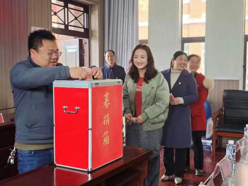 春意暖人心，阳光满校园