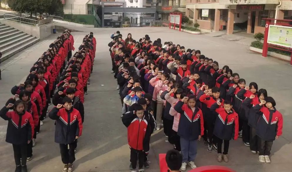 拼搏创造奇迹，努力成就未来