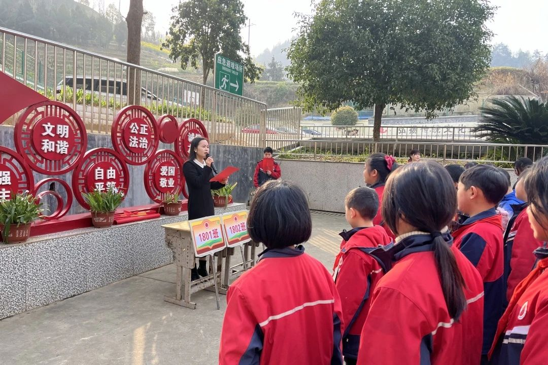 拼搏创造奇迹，努力成就未来