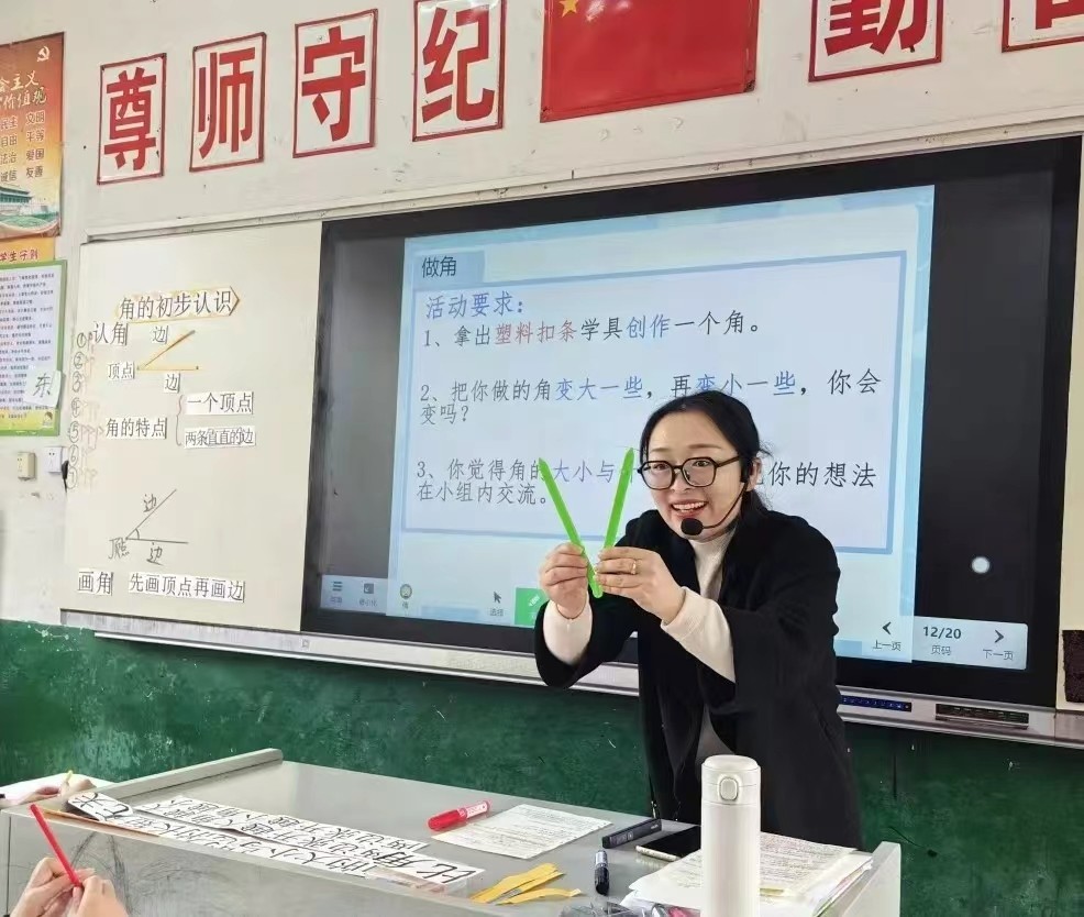 邵东市城区一完小举行“深耕课标”教研