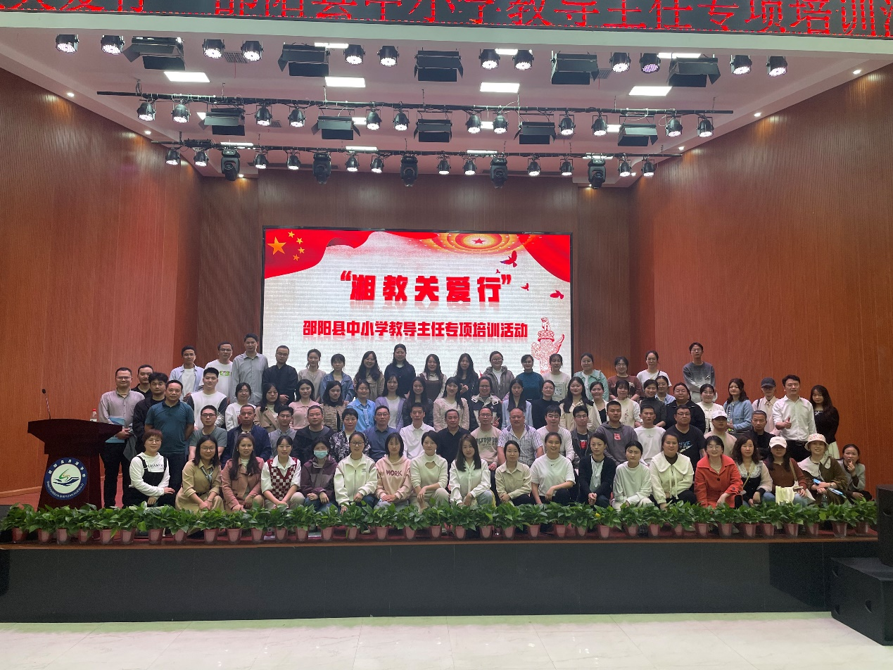 校本研修促成长，学无止境提素养