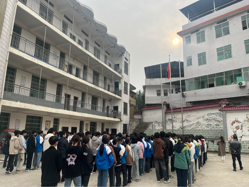 立誓冲刺奋中考，共绘青春谱华章