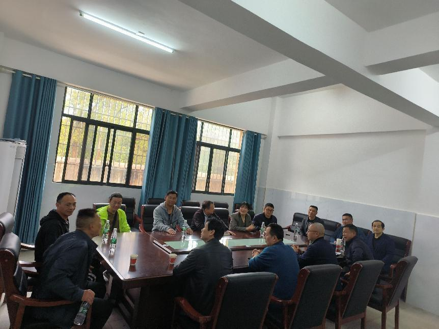 校际互促共成长  绿茵场上展风采