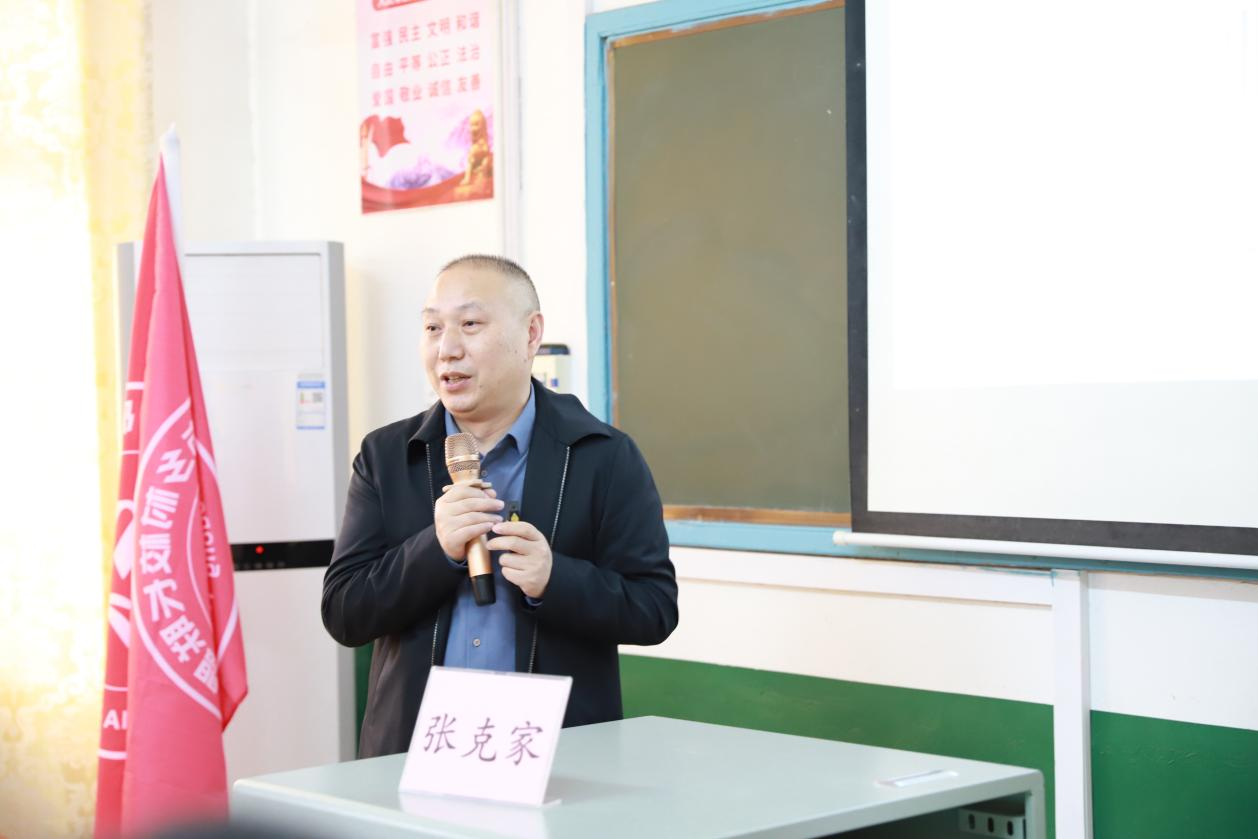 张克家小学名校长工作室联合乡村校长联盟开展研讨活动