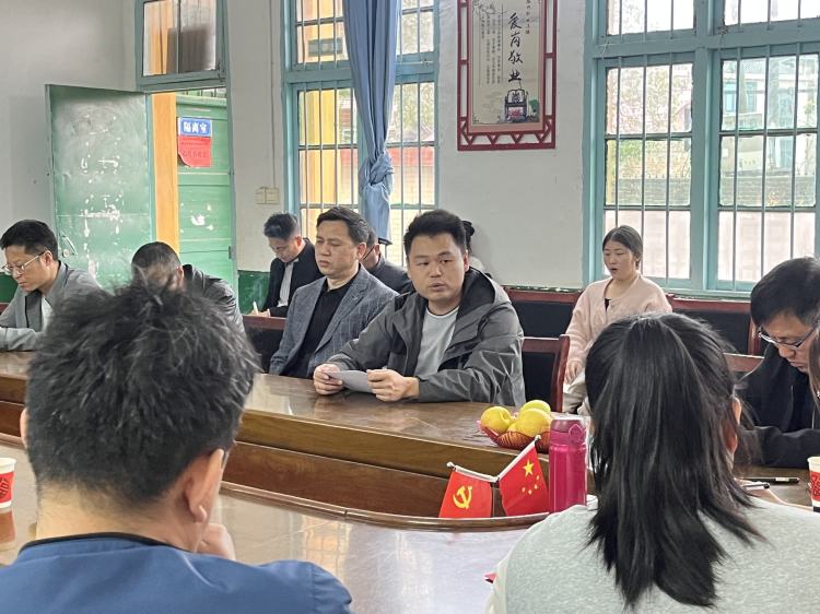 下花桥镇中心学校和杉木桥中学开展校际交流活动