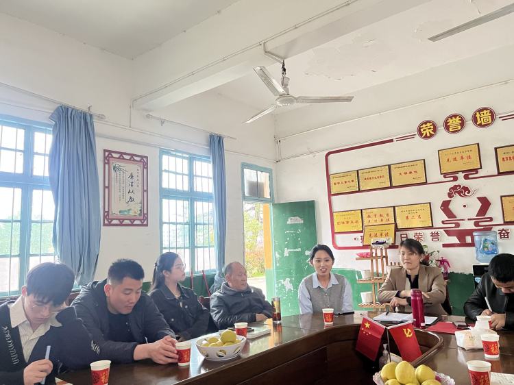 下花桥镇中心学校和杉木桥中学开展校际交流活动