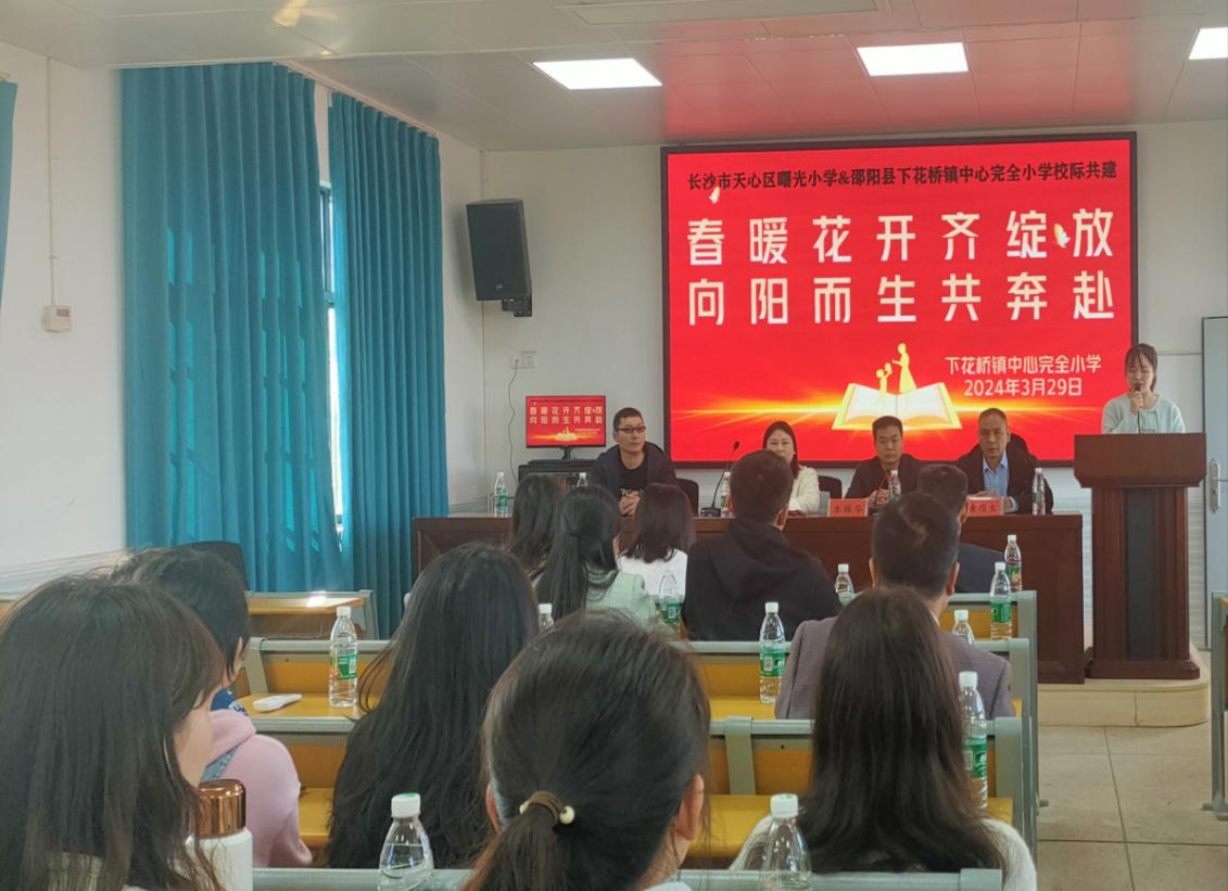 春暖花开齐绽放   向阳而生共奔赴