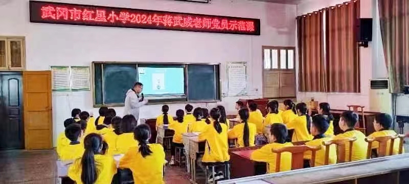 培养科学兴趣，点燃科学梦想