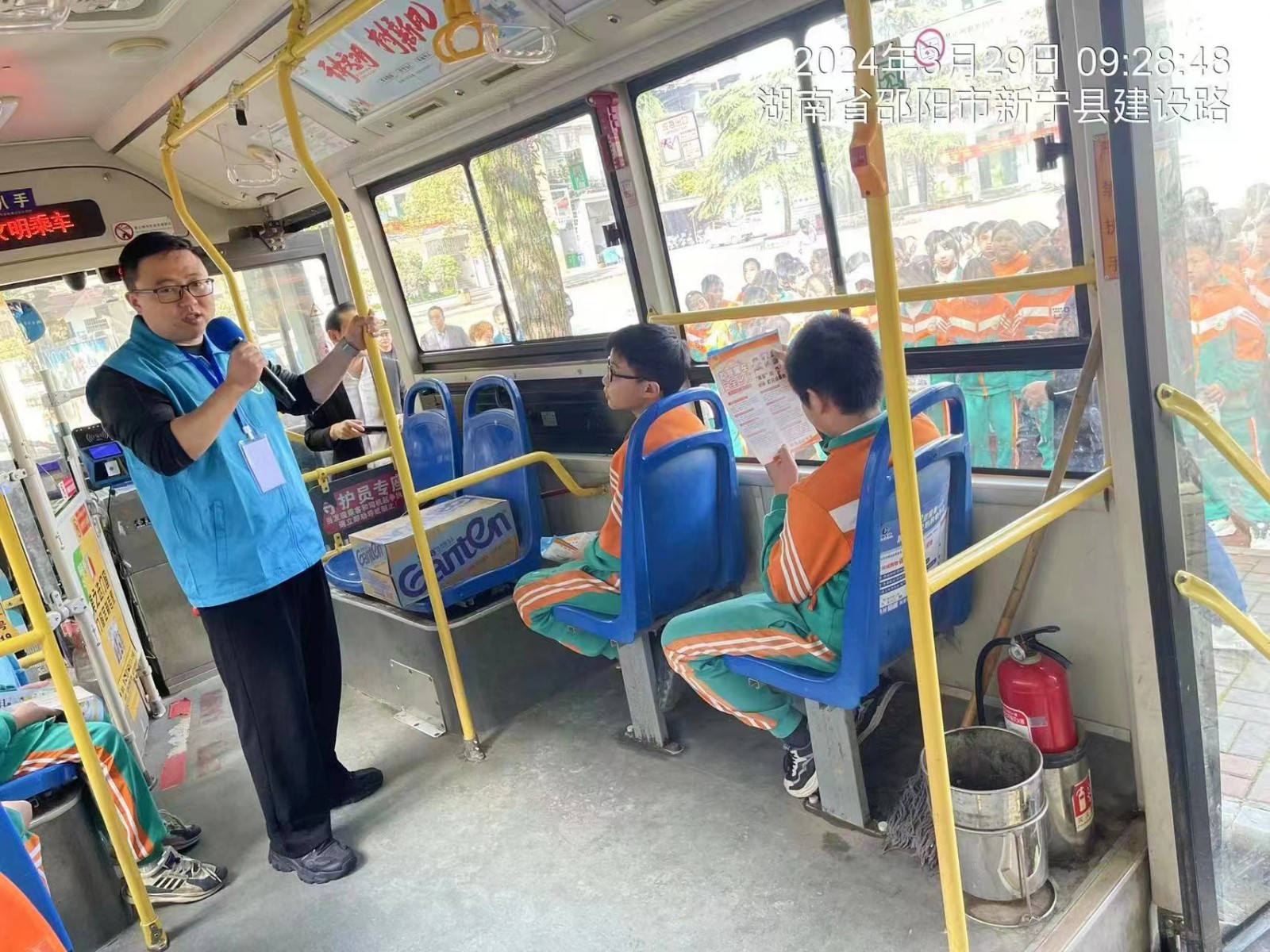 关爱学生 展望未来