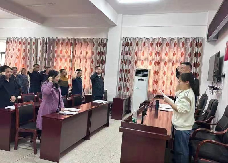 “师德铸魂，师风育未来”