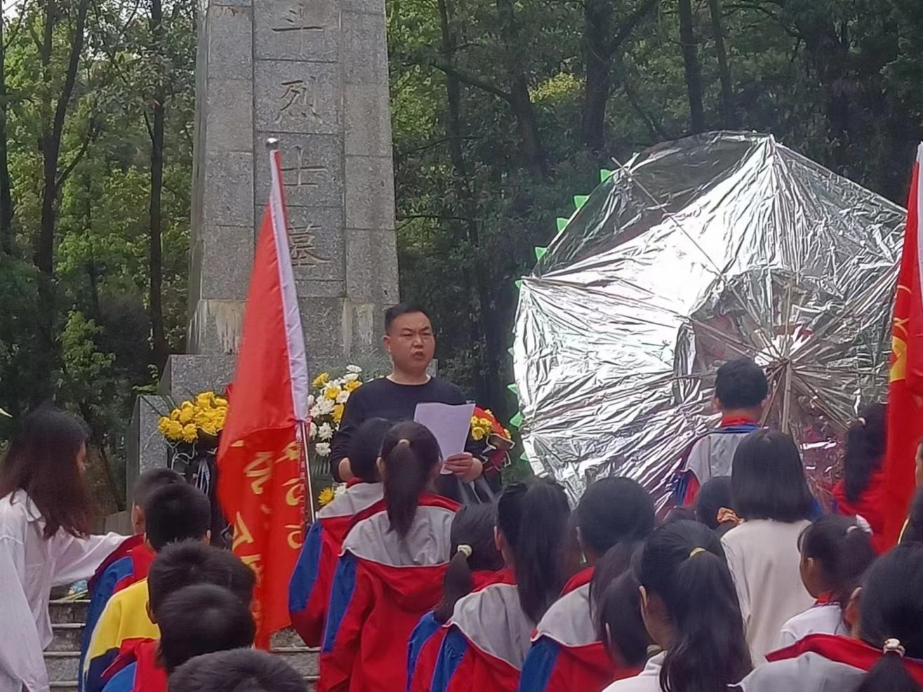 下花桥镇中心完小清明祭英烈活动