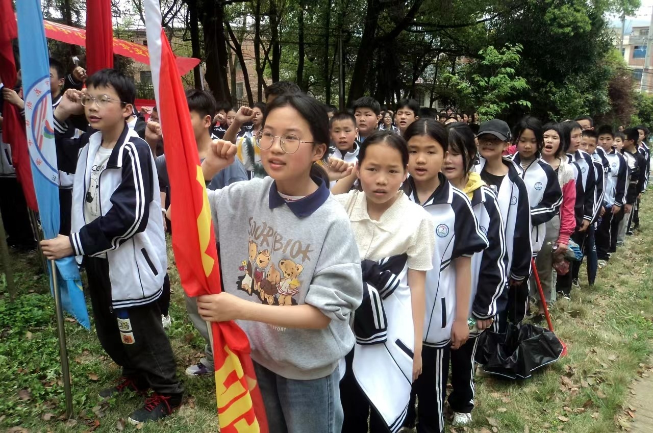 “追寻红色记忆 .弘扬革命精神”主题党日活动隆重举行           