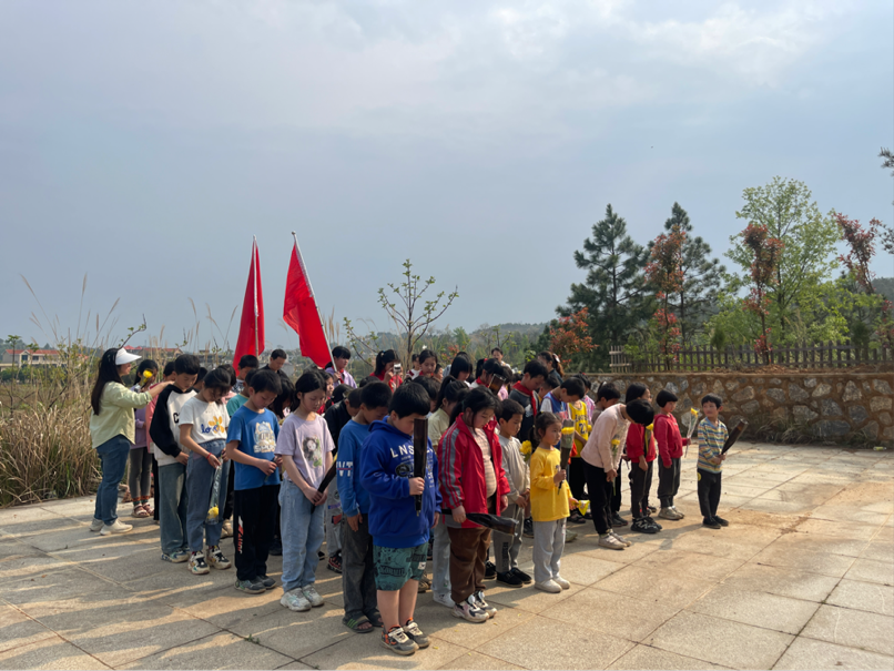 缅怀革命先烈 传承爱国精神