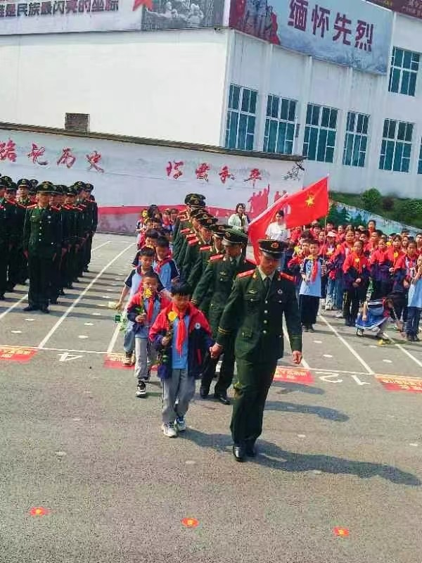 长阳铺镇中心完小清明祭英烈活动