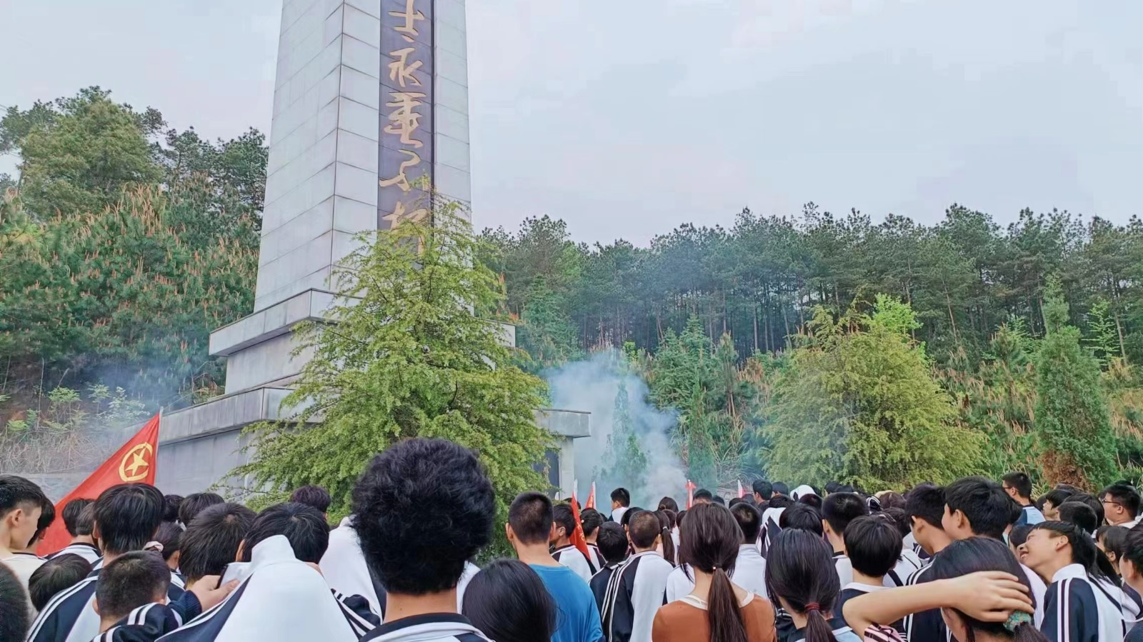 缅怀烈士  铭记历史