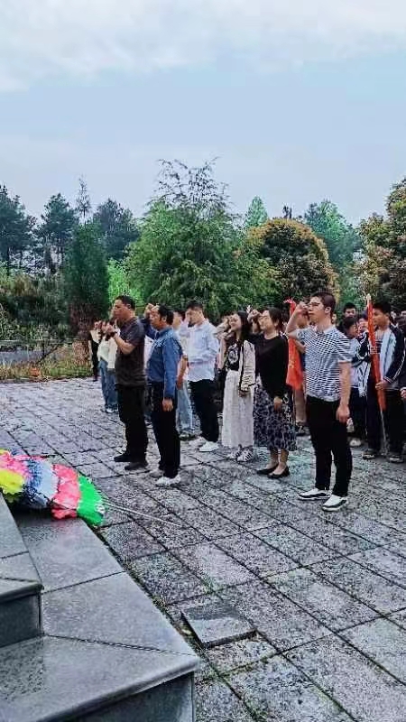 缅怀烈士  铭记历史