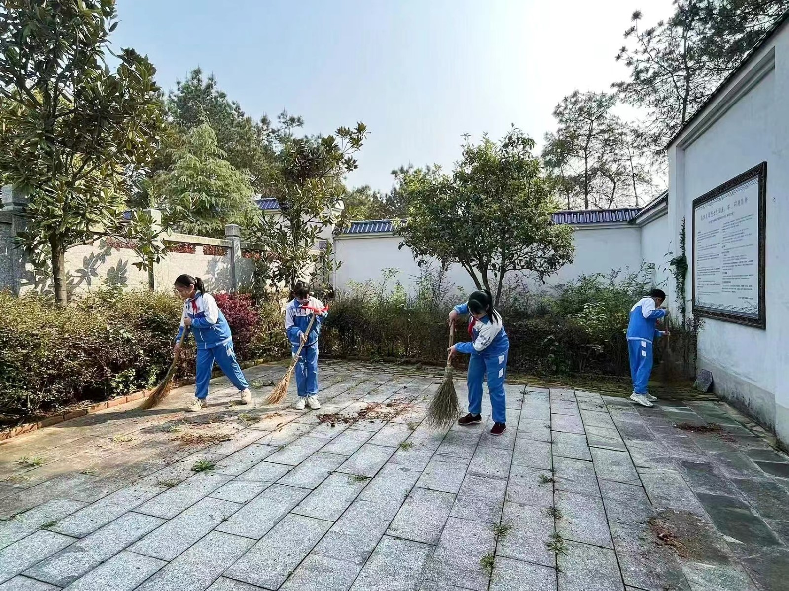 高沙镇中心小学开展清明扫墓祭英烈活动